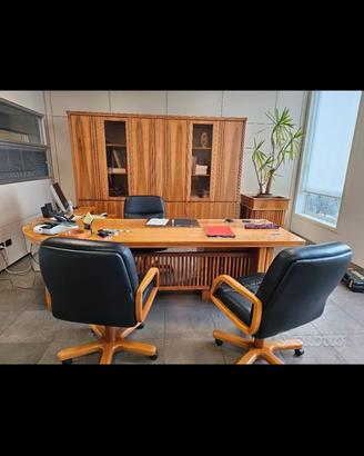 Scrivania con secretaire e fioriera con cassaforte