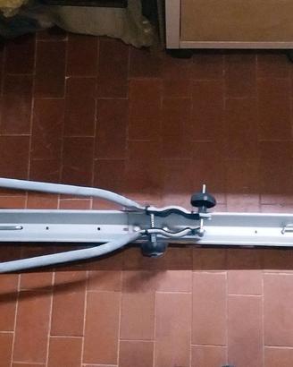 Portabici per auto da montare su barre trasversali