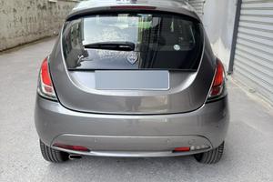 Lancia y