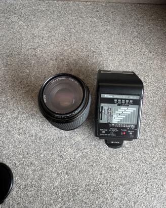 Obiettivo e flash Nikon vintage