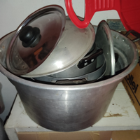 Stock 4 pentoloni in alluminio con coperchi