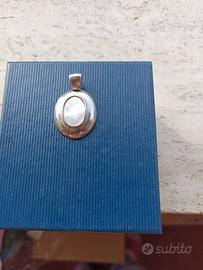 Ciondolo d'argento e madreperla