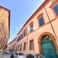 QUADRILOCALE SIGNORILE CON BOX CENTRO STORICO