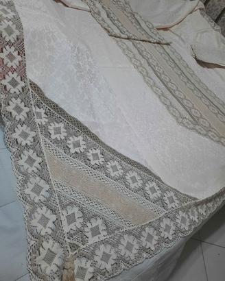 tovaglia da tavola in broccato e pizzo