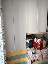 armadi di cameretta senza il letto bianco