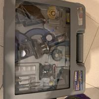 Microscopio scienziato gioco bambini