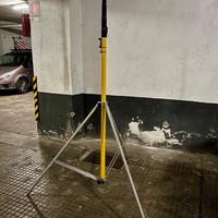 Asta telescopica da 2 a 8,5 m con treppiede