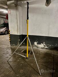 Asta telescopica da 2 a 8,5 m con treppiede