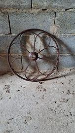 Ruote di legno e di ferro battuto