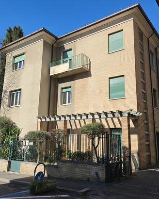 Macerata. Appartamento in piccolo condominio con g