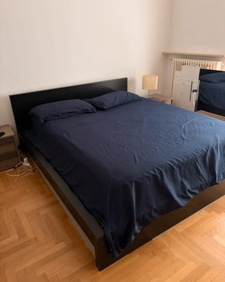 letto nero 210 × 180 apertura a pistoni