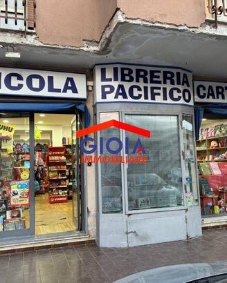 Attività / Licenza di 100 m² con 1 locale a Mondra