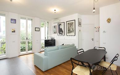 2 LOCALI CON BALCONE