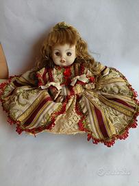 Elegante Bambola in Porcellana Pezzo da Collezione