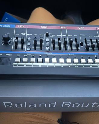 Roland JU-06A