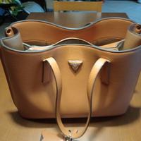 borsa in   condizione della GUESS