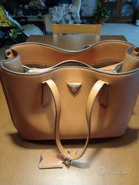 borsa in   condizione della GUESS