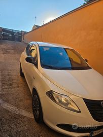LANCIA Y 2015