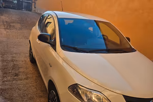 LANCIA Y 2015