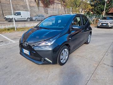Toyota Aygo 5 Porte Aygo 5p 1.0 x-business km 2700
