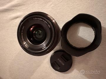 Sony Alfa 6000 con due obiettivi e battery Grip