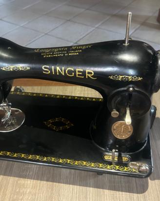 Macchina da cucire Singer vintage anni 70