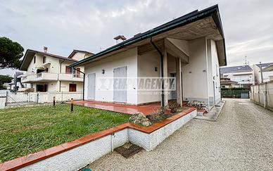 PORZIONE DI CASA INDIPENDENTE CON AMPIO GIARDINO E