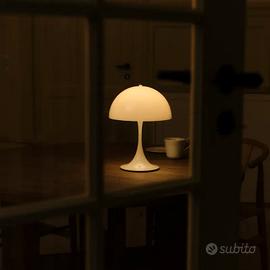 Lampada Louis Poulsen Panthella 250da tavolo