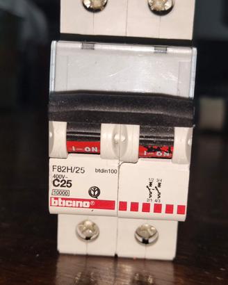 BTICINO F82H/25 INTERRUTTORE MAGNETOTERMICO 2P 25A