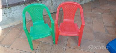 coppia di sedie in plastica per bambini