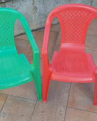 coppia di sedie in plastica per bambini