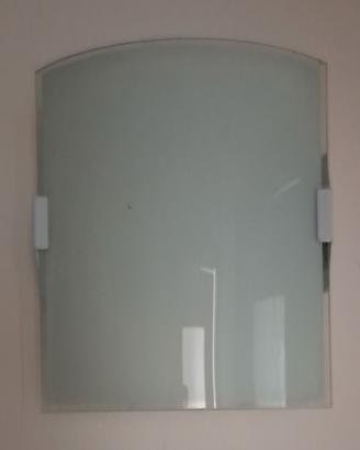 lampada da parete con vetro curvo satinato