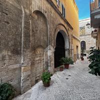4 LOCALI A BARI