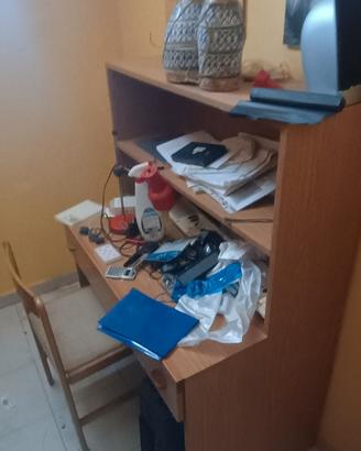 scrivania con sedia