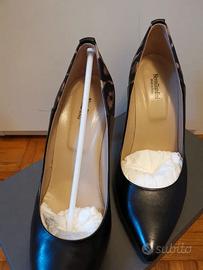 Scarpe con il tacco decoltè nero giardini perfette