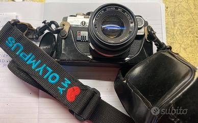 Macchina fotografica analogica Olympus OM10