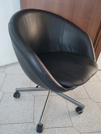 Sedia IKEA SKRUVSTA – Eleganza e comodità! 