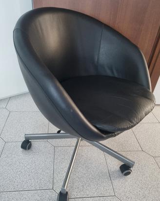 Sedia IKEA SKRUVSTA – Eleganza e comodità! 