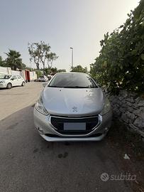 Peugeot 208 1.4 GPL  (NON MARCIANTE )