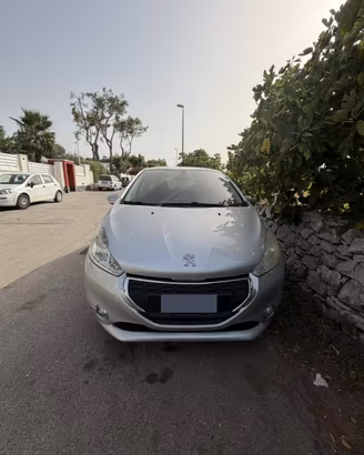 Peugeot 208 1.4 GPL  (NON MARCIANTE )