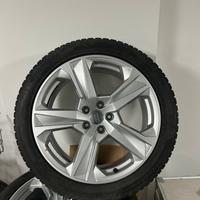 Cerchi in lega Audi con gomme invernali