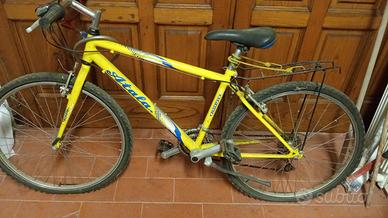 bicicletta mtb Atala. Media dimensione.