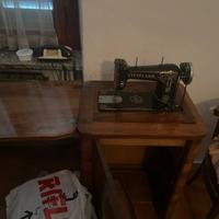 Macchina da cucire antica