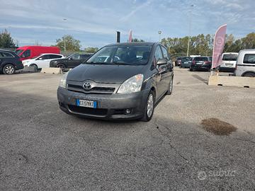 Toyota corolla verso 5 posti