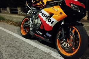 CBR 1000 rr  fireblade repsol del 2006