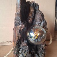 Portalampada artigianale in legno grezzo