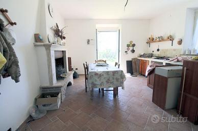 CASA SEMINDIPENDENTE A POGGIO MIRTETO