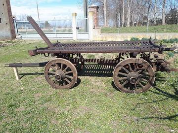 Carro d'epoca in legno 