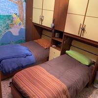 Camera doppia con letti singoli contenitore