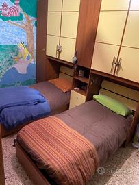 Camera doppia con letti singoli contenitore